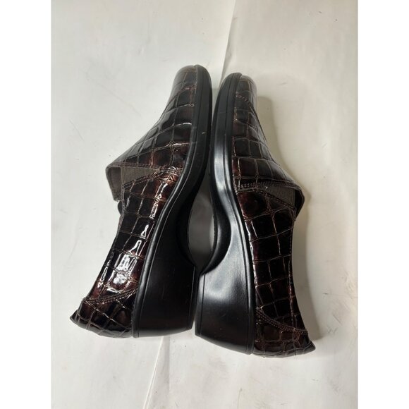 Clarks Bendables Croc Embossed Slip On Loafers Brown Sz 6 Patent Leather Look - Picture 8 of 11